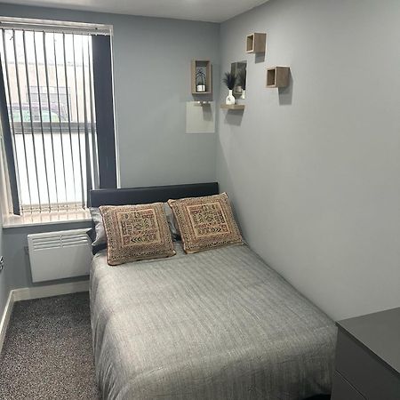 2 Bedroom Flat With Hot Tub Cardiff Bagian luar foto