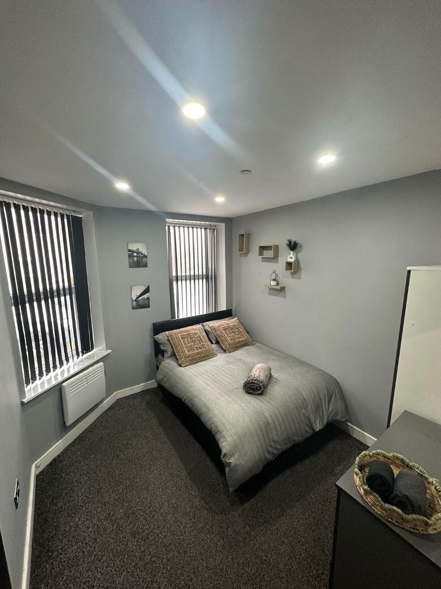 2 Bedroom Flat With Hot Tub Cardiff Bagian luar foto