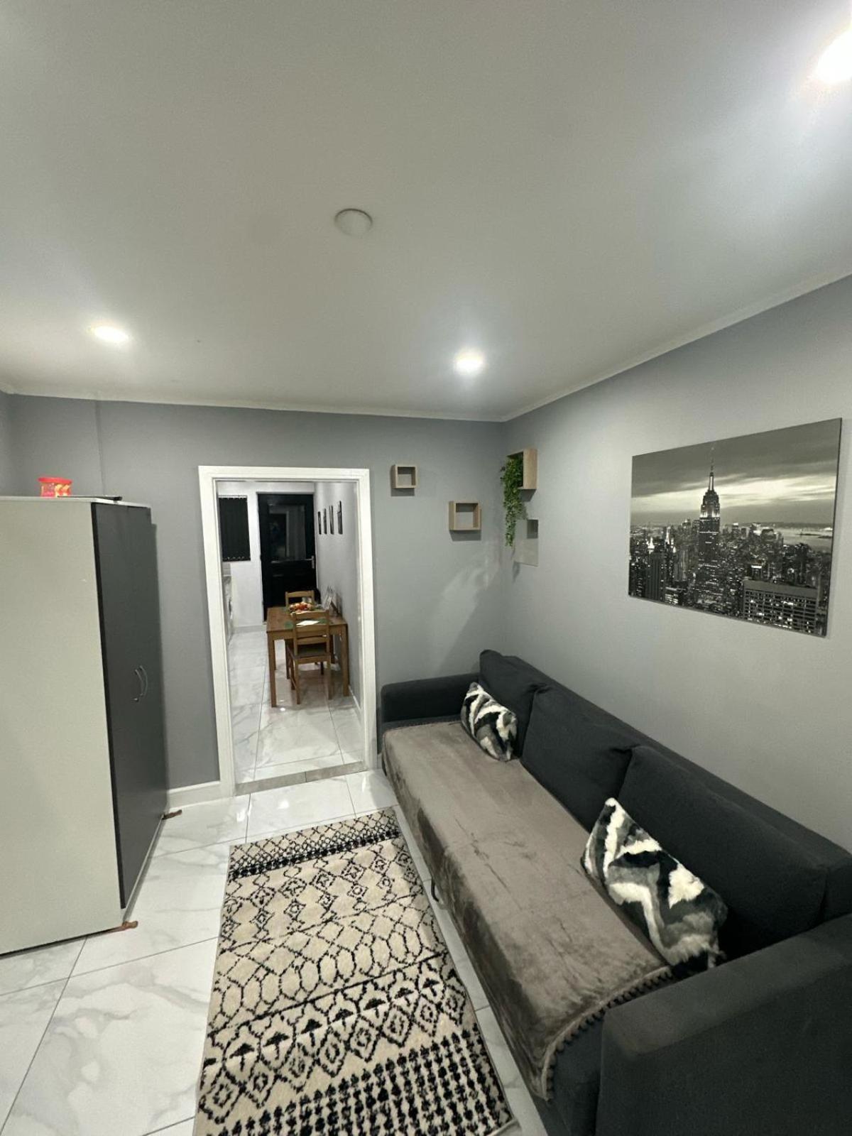 2 Bedroom Flat With Hot Tub Cardiff Bagian luar foto