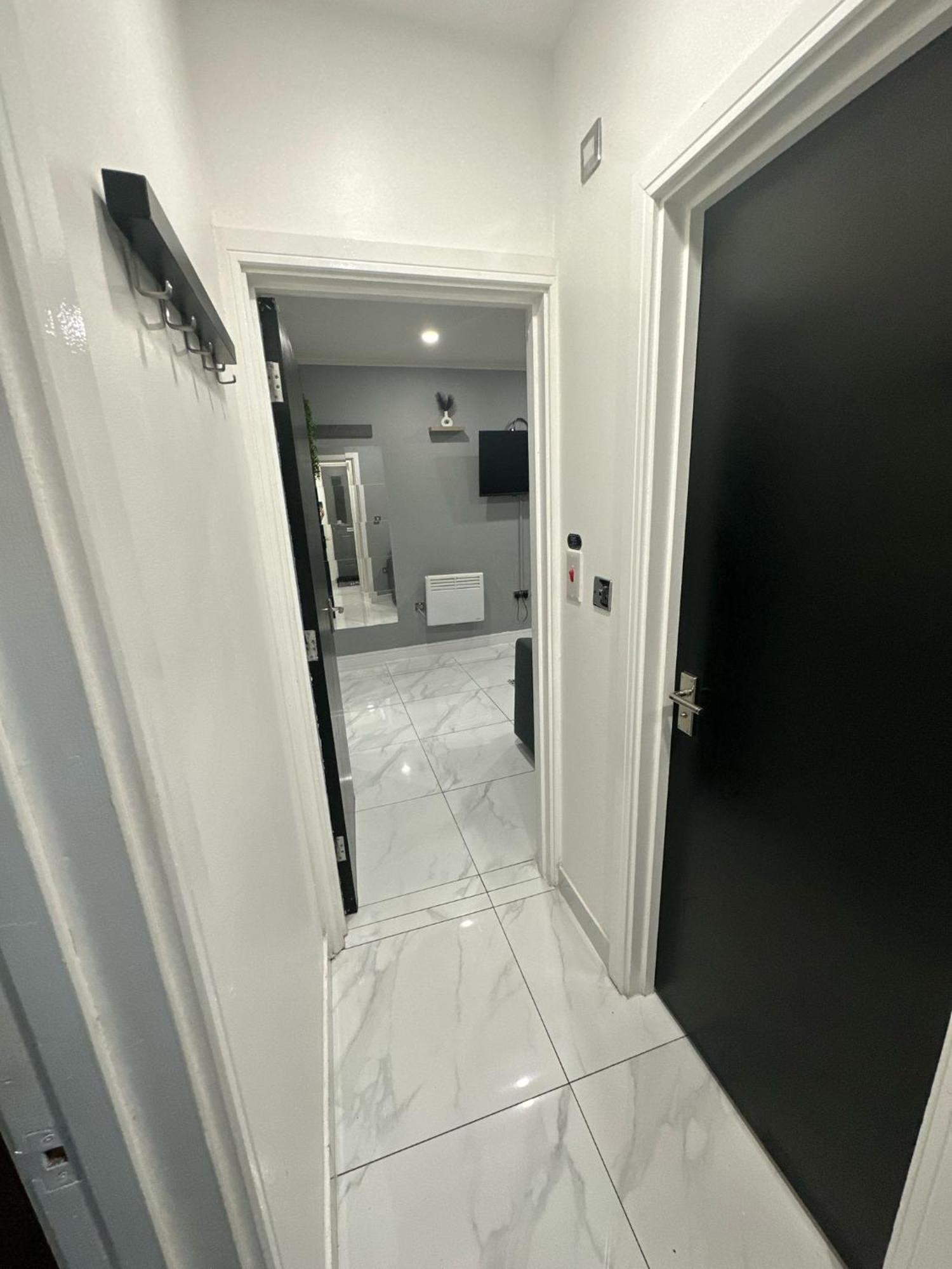 2 Bedroom Flat With Hot Tub Cardiff Bagian luar foto